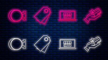 Boş etiket etiketi şablon fiyat etiketi, ekran laptopunda alışveriş binası, imza panosu asma ve kredi kartıyla insan eli tutma. Tuğla duvarda parlayan neon simgesi. Vektör