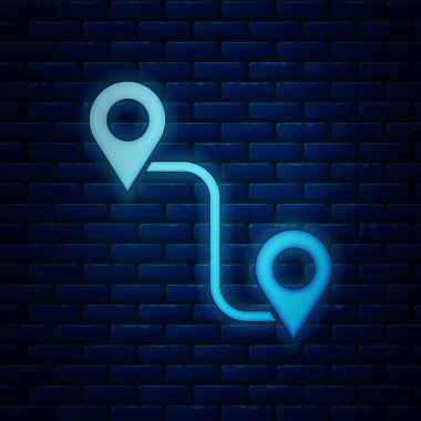 Parlayan neon yol konumu simgesi tuğla duvar arka planında izole edildi. Harita işaretçisi işareti. Yol ya da yol kavramı. GPS navigatörü. Vektör İllüstrasyonu