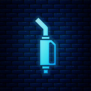 Parlayan neon pompa başlığı ikonu tuğla duvar arkasında izole edilmiş. Yakıt pompası istasyonu. Yakıt ikmal tabelası. Benzin istasyonu ikonu. Vektör İllüstrasyonu