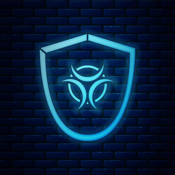 Zářící neon Biohazard symbol na ikonu štítu izolované na cihlové zdi pozadí. Vektorová ilustrace — Stockový vektor