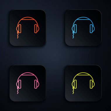 Siyah arkaplanda renkli neon çizgili kulaklık simgesi. Kulaklık işareti. Müzik, hizmet, iletişim ve operatör konsepti. Renkli kare düğmelere simgeleri yerleştir. Vektör İllüstrasyonu