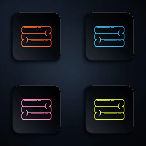 Linea neon a colori icona della pila di asciugamani su sfondo nero. Set icone in colorati pulsanti quadrati. Illustrazione vettoriale — Vettoriale Stock