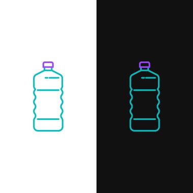 Yeşil ve mor çizgili plastik şişe simgesi beyaz ve siyah arkaplanda izole edilmiş. Vektör İllüstrasyonu