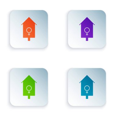 Renkli Retro duvar izleme simgesi beyaz arkaplanda izole edildi. Guguklu saat işareti. Antika sarkaçlı saat. Kare düğmelere simgeleri yerleştir. Vektör İllüstrasyonu