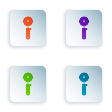 Beyaz arka planda izole edilmiş renkli pizza bıçağı ikonu. Pizza kesme tabelası. Çelik mutfak gereçleri. Kare düğmelere simgeleri yerleştir. Vektör İllüstrasyonu