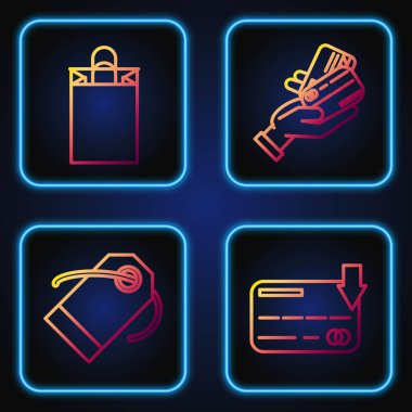 Hat kartı, boş etiket şablonu fiyat etiketi, kağıt alışveriş torbası ve kredi kartıyla insan eli tutma. Renk simgeleri. Vektör