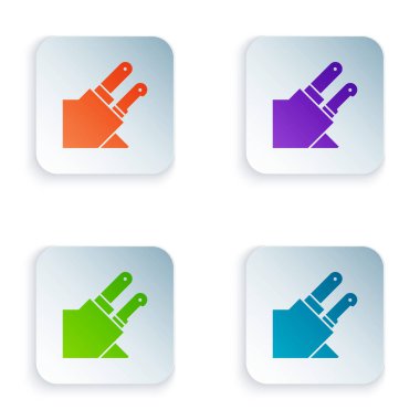 Renkli Bıçak simgesi beyaz arkaplanda izole edildi. Çatal bıçak sembolü. Kare düğmelere simgeleri yerleştir. Vektör İllüstrasyonu