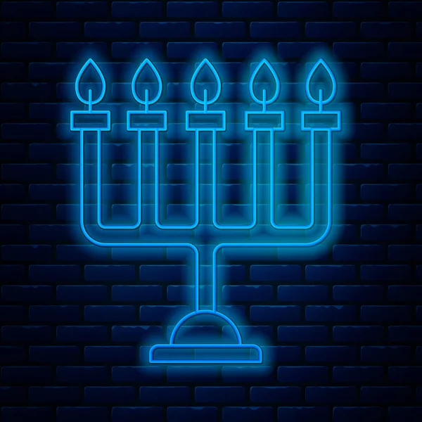 Gloeiende neon lijn Hanukkah menorah icoon geïsoleerd op bakstenen muur achtergrond. Chanoeka traditioneel symbool. Vakantie religie, Joods Licht festival. Vector Illustratie — Stockvector