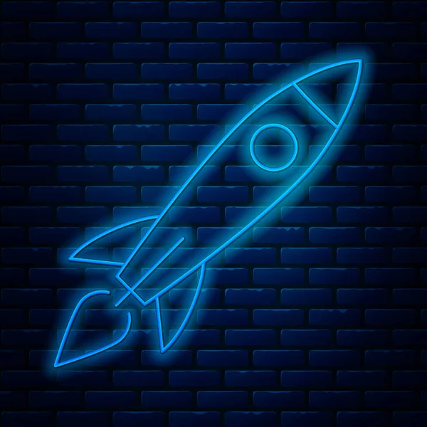 Ligne lumineuse néon Rocket ship avec icône de feu isolée sur fond de mur de briques. Voyage dans l'espace. Illustration vectorielle — Image vectorielle