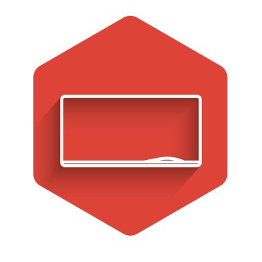 Beyaz çizgi kireçtaşı simgesi uzun gölgeli izole edildi. Okul karatahtası. Kırmızı altıgen düğmesi. Vektör İllüstrasyonu