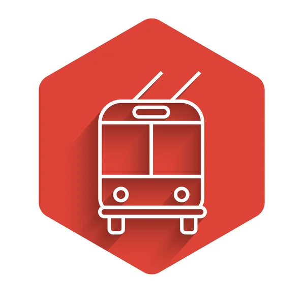 白い線長い影で隔離されたトロリーバスのアイコン。公共交通機関のシンボル。赤い六角形のボタン。ベクターイラスト — ストックベクタ