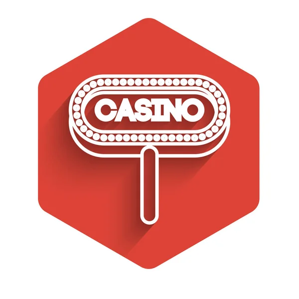 Witte lijn Casino signboard pictogram geïsoleerd met lange schaduw. Rode zeshoek knop. Vector Illustratie — Stockvector