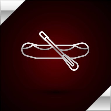 Gümüş çizgili Rafting teknesi simgesi koyu kırmızı arka planda izole edildi. Kürekleri olan şişme bir tekne. Su sporları, ekstrem sporlar, tatil, tatil. Vektör İllüstrasyonu