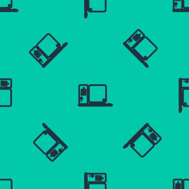 Klavye ve fare simgesine sahip mavi çizgi bilgisayar monitörü yeşil arkaplandaki kusursuz deseni izole etti. Bilgisayar bileşeni işareti. Vektör İllüstrasyonu