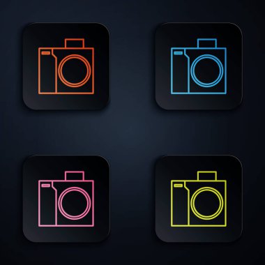 Siyah arkaplanda izole edilmiş dalgıç simgesi için renkli neon hat fotoğraf makinesi. Fotoğraf makinesi simgesi. Su altı ekipmanları. Renkli kare düğmelere simgeleri yerleştir. Vektör İllüstrasyonu