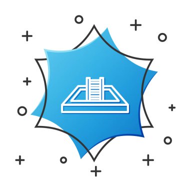 Beyaz arkaplanda izole edilmiş merdiven ikonu olan beyaz çizgi yüzme havuzu. Mavi altıgen düğmesi. Vektör İllüstrasyonu