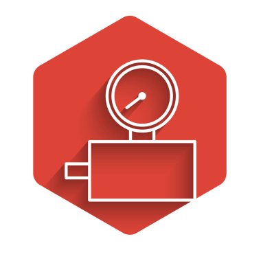 Beyaz çizgi ölçeği simgesi uzun gölge arkaplanı ile izole edildi. Memnuniyet, sıcaklık, manometre, risk, değerlendirme, performans, hız taktik ölçer. Kırmızı altıgen düğmesi. Vektör İllüstrasyonu