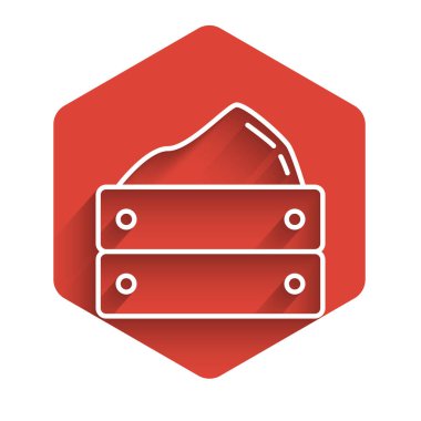 Hasat ikonunun uzun gölgeli olduğu beyaz çizgi tahta kutu. Kırmızı altıgen düğmesi. Vektör İllüstrasyonu