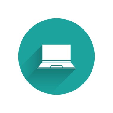 Uzun gölgeli beyaz dizüstü bilgisayar simgesi. Boş ekran işaretli bilgisayar defteri. Yeşil daire düğmesi. Vektör İllüstrasyonu