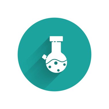 Beyaz test tüpü ve uzun gölgeli kimyasal test ikonu. Laboratuvar cam levhası. Yeşil daire düğmesi. Vektör İllüstrasyonu