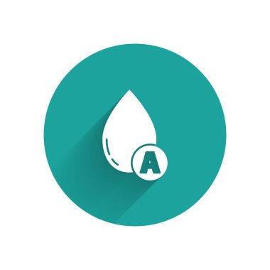 Beyaz su damlası ikonu uzun gölgeli izole edilmiş. Yeşil daire düğmesi. Vektör İllüstrasyonu