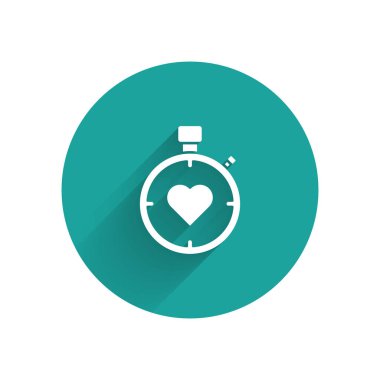 Merkezdeki beyaz kalp kronometre simgesi uzun gölgeli izole edilmiş. Sevgililer Günü. Yeşil daire düğmesi. Vektör İllüstrasyonu