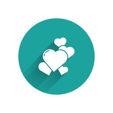 Beyaz Kalp simgesi uzun gölgelerle izole edilmiş. Romantik sembol, bağlanma, tutku ve düğün. Sevgililer Günü sembolü. Yeşil daire düğmesi. Vektör İllüstrasyonu