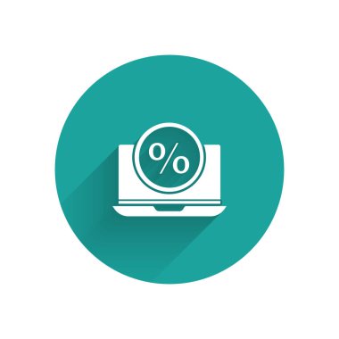 Beyaz yüzde indirimi ve uzun gölgeli dizüstü bilgisayar simgesi. Satış yüzdesi - fiyat etiketi, etiket. Yeşil daire düğmesi. Vektör İllüstrasyonu