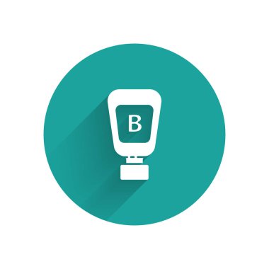 Uzun gölge ile izole beyaz sos şişe simgesi. Ketçap, hardal ve mayonez şişeleri ile hızlı yemek için sos. Yeşil daire düğmesi. Vektör Illustration