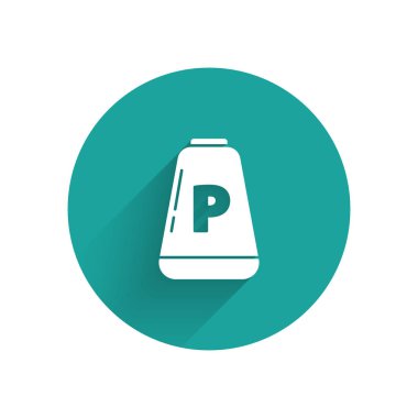 Beyaz Biber ikonu uzun gölgeli izole edilmiş. Yemek pişirme baharatları. Yeşil daire düğmesi. Vektör İllüstrasyonu