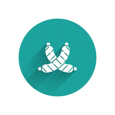 Uzun gölgeli beyaz haçlı sosis ikonu. Izgara sosis ve aroma işareti. Yeşil daire düğmesi. Vektör İllüstrasyonu