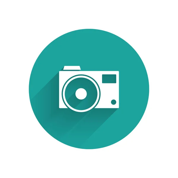 Белый Значок Фотоаппарата Изолирован Длинной Тенью Значок Фотокамеры Кнопка Зеленого — стоковый вектор