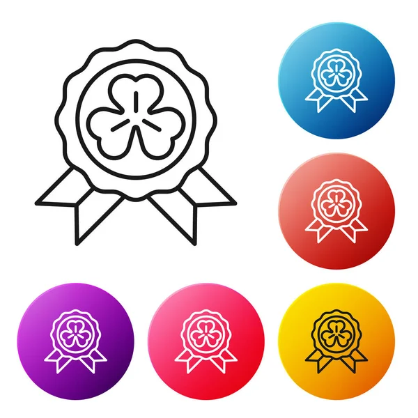 Medaille mit vier Kleeblatt-Ikonen auf weißem Hintergrund. glücklicher heiliger patrick tag. setzen Symbole bunte Kreis-Tasten. Vektorillustration — Stockvektor