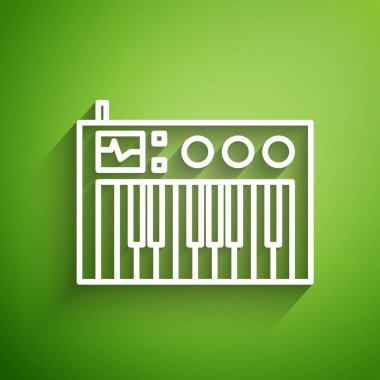 Beyaz çizgi Müzik Sentezleyici simgesi yeşil arkaplanda izole edildi. Elektronik piyano. Vektör İllüstrasyonu
