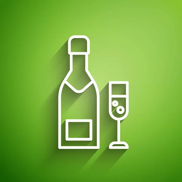 Witte lijn Champagne fles en glas champagne pictogram geïsoleerd op groene achtergrond. Vrolijk kerstfeest en gelukkig nieuwjaar. Vector Illustratie — Stockvector