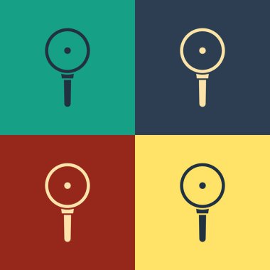 Renkli kızartma tavası simgesi arkaplanda izole edildi. Kızartma veya kızartma gıda sembolü. Klasik tarzda çizim. Vektör İllüstrasyonu