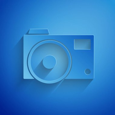 Kağıt kesiği Fotoğraf Makinesi simgesi mavi arkaplanda izole edildi. Fotoğraf makinesi simgesi. Kağıt sanatı tarzı. Vektör İllüstrasyonu