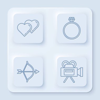 İkinci Hat Bağlı Kalpler, Elmas Nişan Yüzüğü, Yay ve Ok ve Sinema Kamerası. Beyaz kare düğme. Vektör