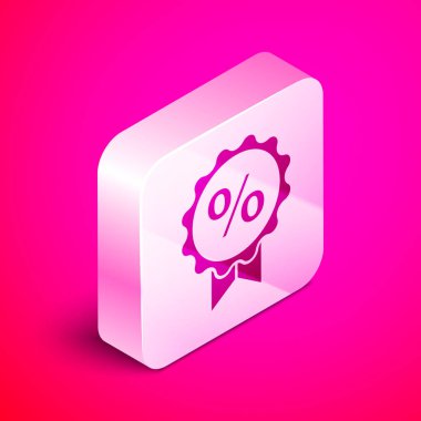 Pembe arka planda yalıtılmış İzometrik İndirim yüzde etiket simgesi. Alışveriş etiketi işareti. Özel teklif işareti. İndirim kuponları sembolü. Gümüş kare düğme. Vektör İllüstrasyonu