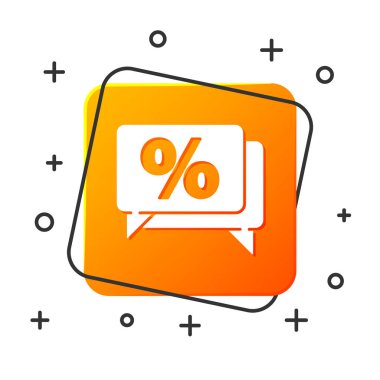 Beyaz arka planda yalıtılmış beyaz Iskonto yüzdesi etiket simgesi. Alışveriş etiketi işareti. Özel teklif işareti. İndirim kuponları sembolü. Turuncu kare düğmesi. Vektör Illustration