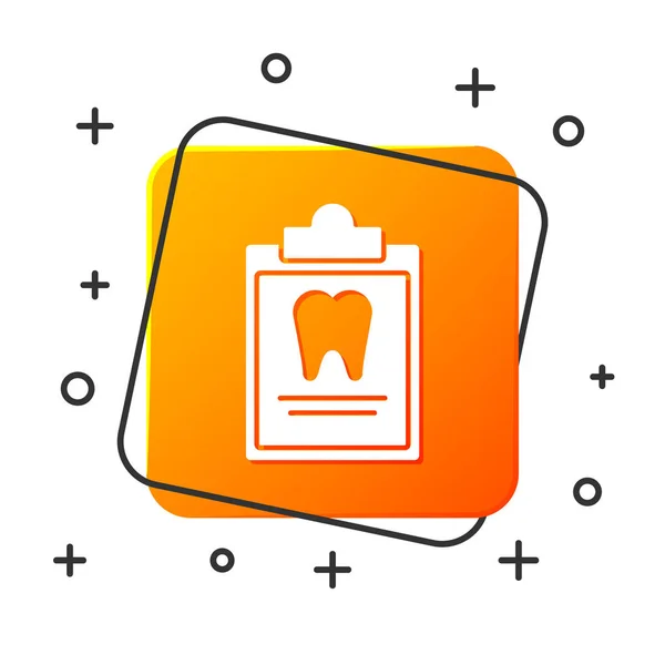 Clipboard branco com cartão dental ou paciente ícone de registros médicos isolados em fundo branco. Seguro dentário. Relatório da clínica dentária. Botão quadrado laranja. Ilustração vetorial —  Vetores de Stock