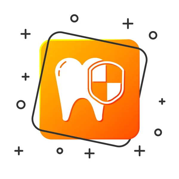 Icono de protección dental blanco aislado sobre fondo blanco. Diente con logo de escudo. Botón cuadrado naranja. Ilustración vectorial — Vector de stock