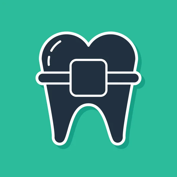 Blue Teeth with braces icon isolated on green background. Alignment of bite of teeth, dental row with with braces. Dental concept. Vector Illustration — 스톡 벡터