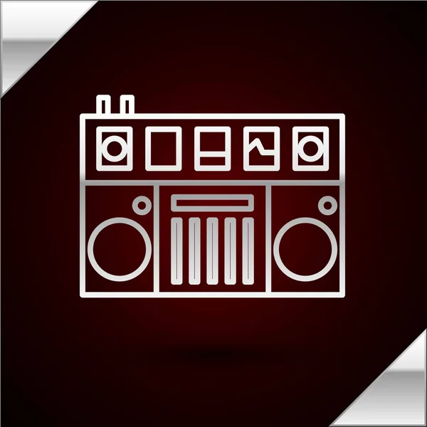 Línea de control remoto DJ de plata para reproducir y mezclar ícono de música aislado sobre fondo rojo oscuro. Mezclador DJ completo con reproductor de vinilo y control remoto. Ilustración vectorial — Vector de stock