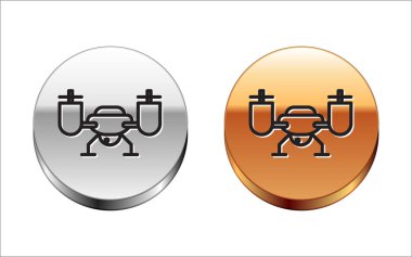 Siyah Hat Drone beyaz arka planda izole edilmiş aksiyon video kamera ikonu ile uçuyor. Video ve fotoğraf makinesi sembollü dörtlü helikopter. Gümüş-altın halka düğmesi. Vektör İllüstrasyonu