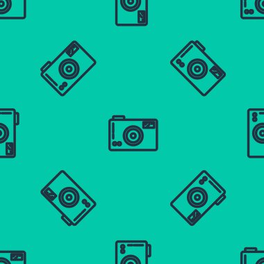 Mavi çizgi fotoğraf makinesi simgesi yeşil arkaplandaki kusursuz deseni izole etti. Fotoğraf makinesi simgesi. Vektör İllüstrasyonu