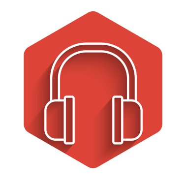 Beyaz çizgi kulaklık simgesi uzun gölgeli izole edilmiş. Kulaklık işareti. Müzik, hizmet, iletişim ve operatör konsepti. Kırmızı altıgen düğmesi. Vektör İllüstrasyonu