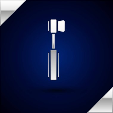 Gümüş diş fırçası simgesi koyu mavi arkaplanda izole edilmiş. Vektör İllüstrasyonu