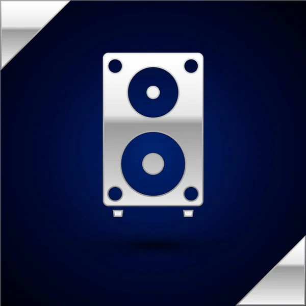 Icono de altavoz estéreo plateado aislado sobre fondo azul oscuro. Altavoces del sistema de sonido. Icono musical. Equipo de altavoz de columna musical bajo. Ilustración vectorial — Archivo Imágenes Vectoriales