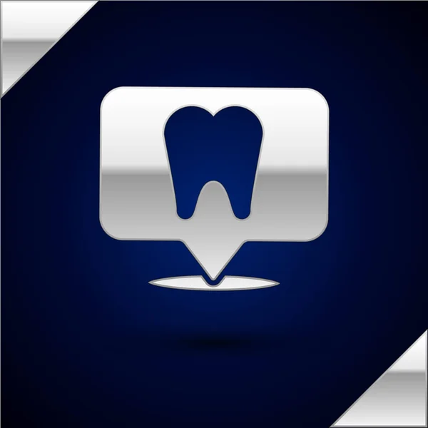 Ícone de localização clínica dentária prata isolado no fundo azul escuro. Ilustração vetorial —  Vetores de Stock